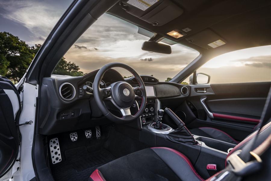 Интерьер Toyota GT 86 TRD 2019 года  (NA) (фото 20 из 24)